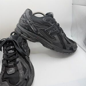 New Balance 1906DMen's Black Athletic Running Shoes